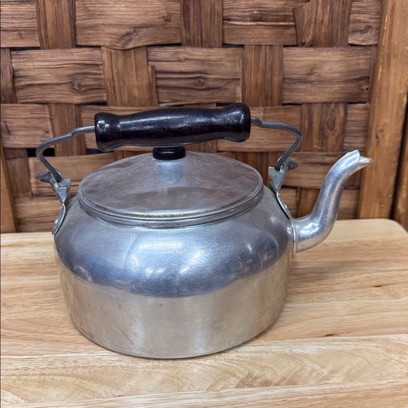 Classic Silver Teapot with Black Handle - Picture 3 of 5